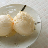 基本のあっさりバニラアイスクリームのレシピと作り方を紹介する記事のタイトル画像